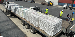 Loading of aid rice (government rice) onto a ship
