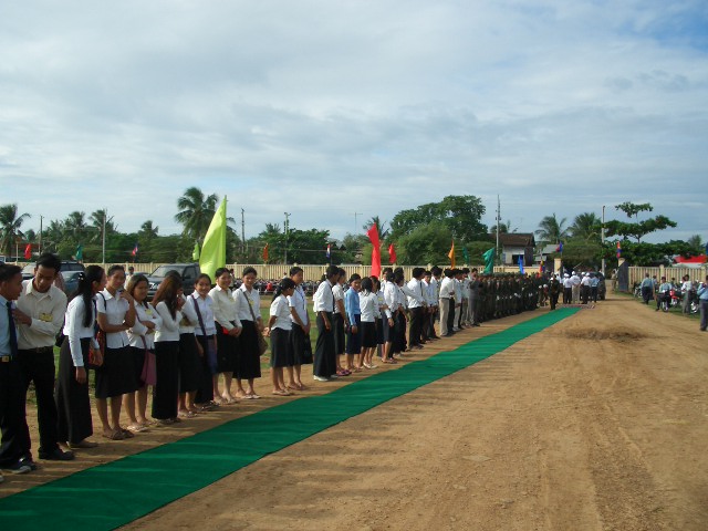 Students gathered to greet Chairman of Ceremony